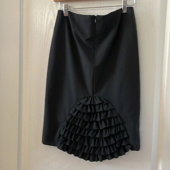 Trina Turk ruffle pencil skirt lace size 4 date night wedding attire - Picture 3 of 5